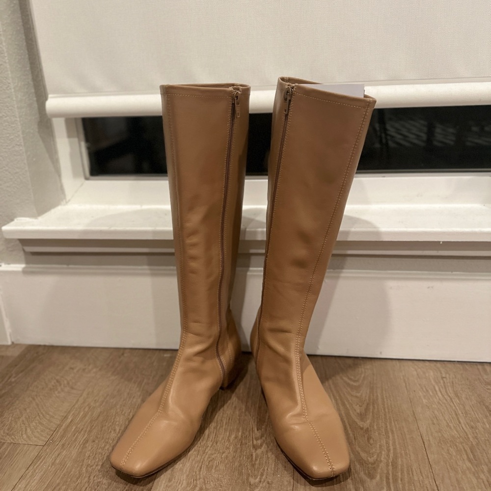 By far tan Edie boots size 37